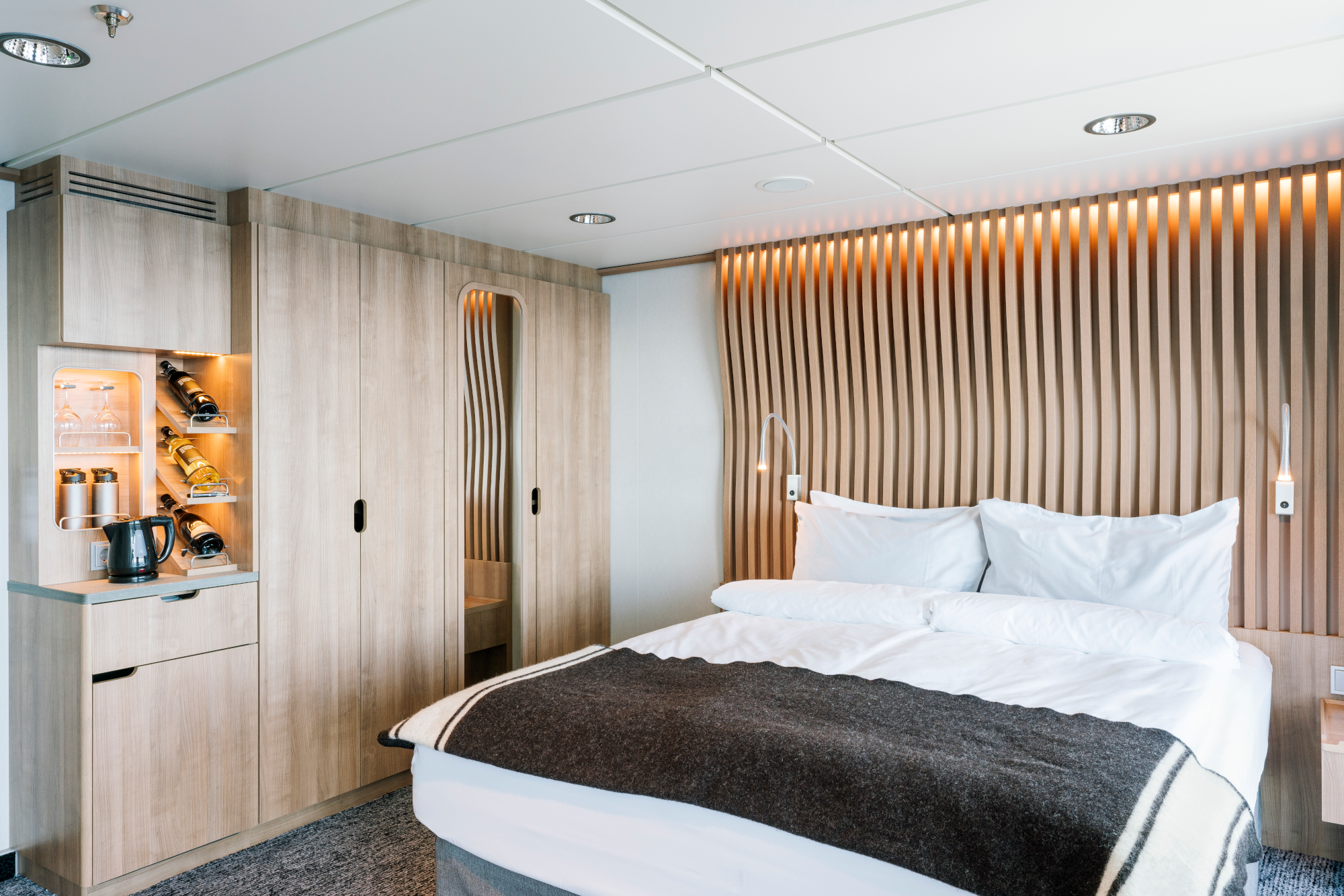 MyCruise Hurtigruten MS-Roald-Amundsen Kahytter Balkon XY1
